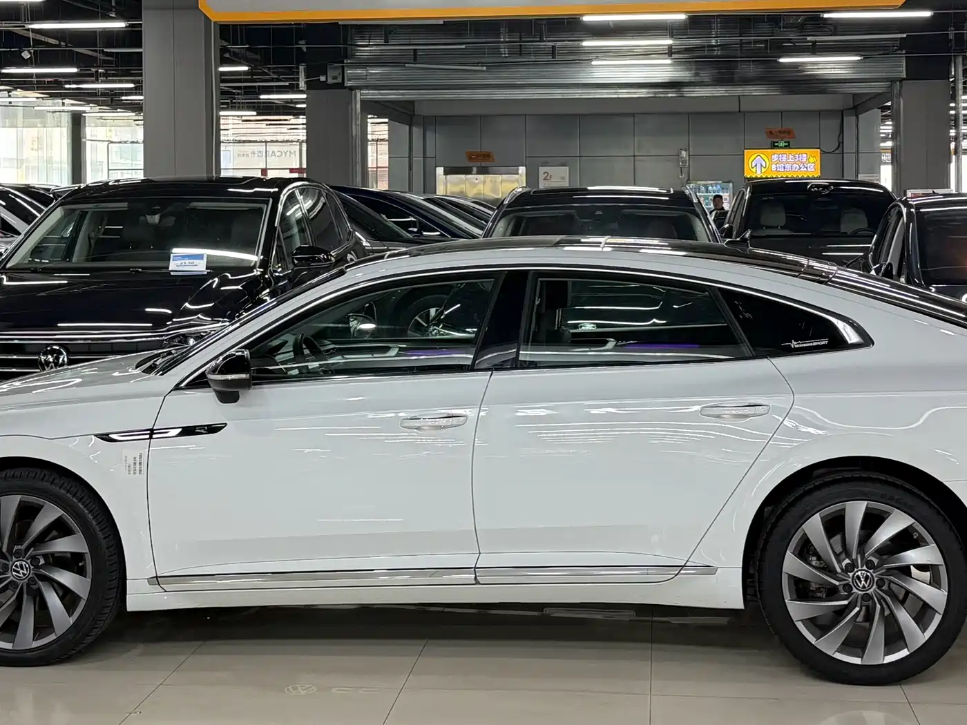 Volkswagen FAW-Volkswagen CC 2023 380TSI Eye-catching Edition фото 4