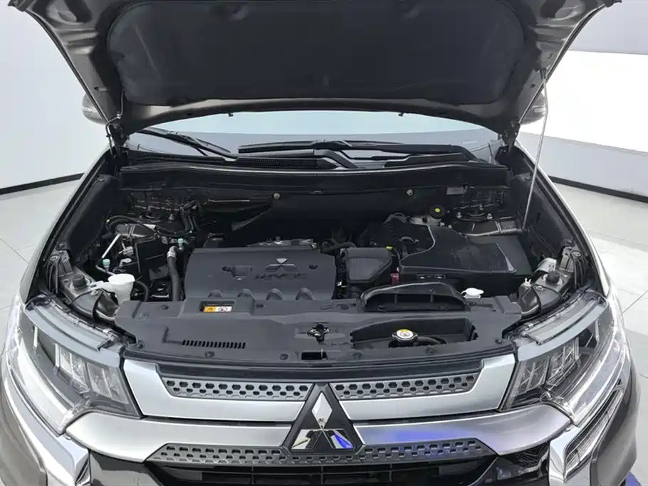 Mitsubishi Outlander 2020 2.4L 4WD Luxury 5-seater фото 10