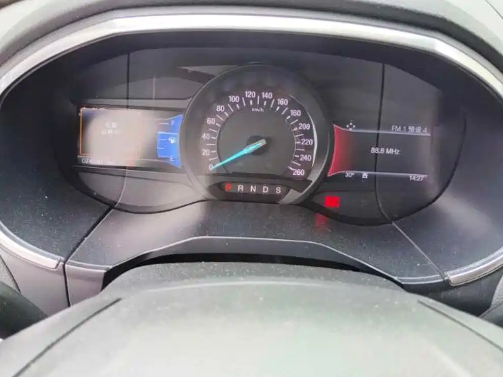 Фото 4 - Ford Edge