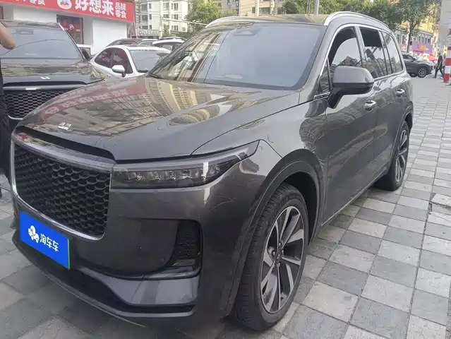 Li Auto ONE Последовательный гибрид, 6 мест