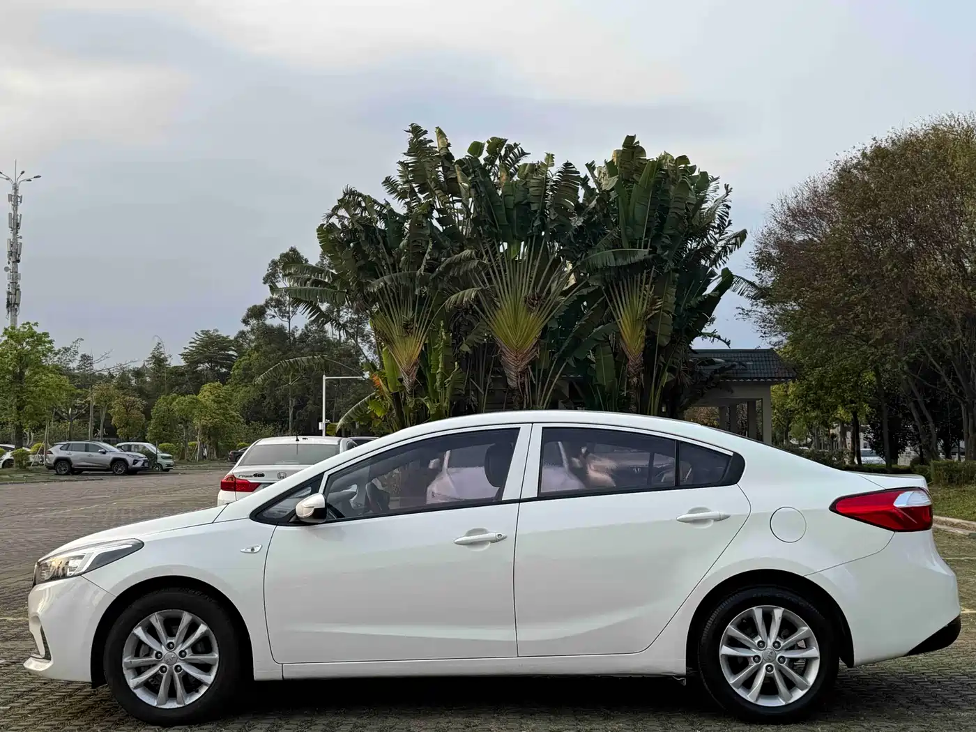 Kia K3 2017 1.6L Automatic 15th Anniversary Special GLS фото 8