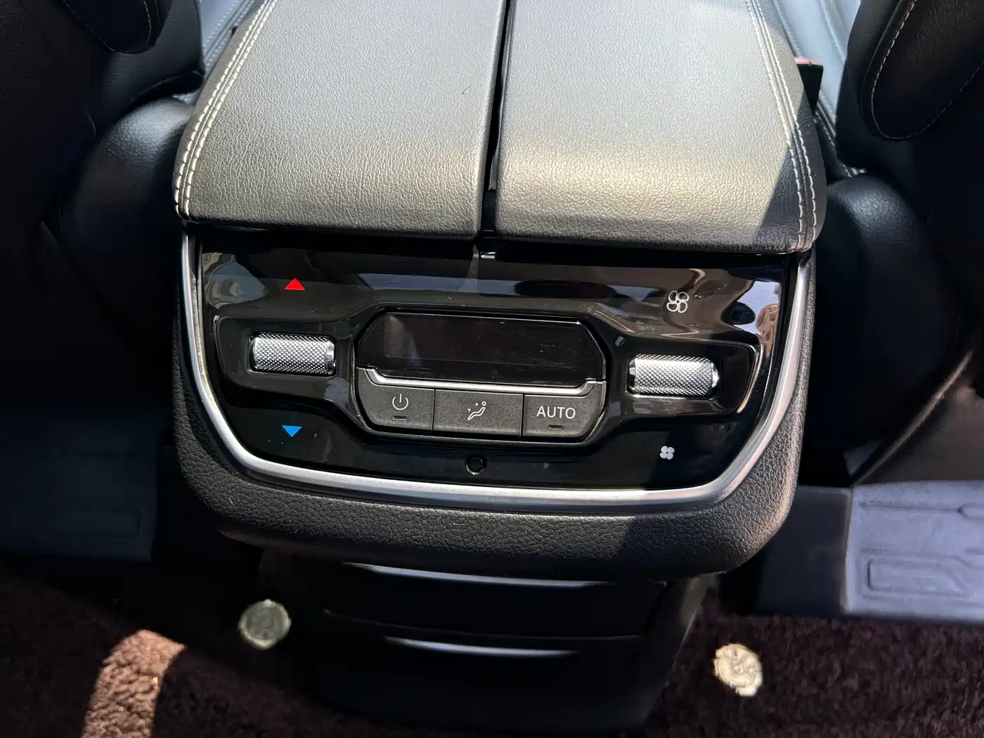 SAIC Maxus Maxus G20 2020 2.0T Gasoline Automatic Luxury Executive фото 25