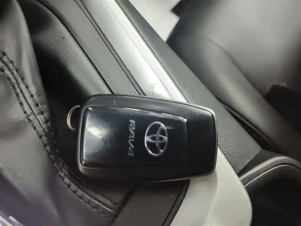 Toyota RAV4 Rongfang 2023 2.0L CVT FWD Style Plus Edition фото 17