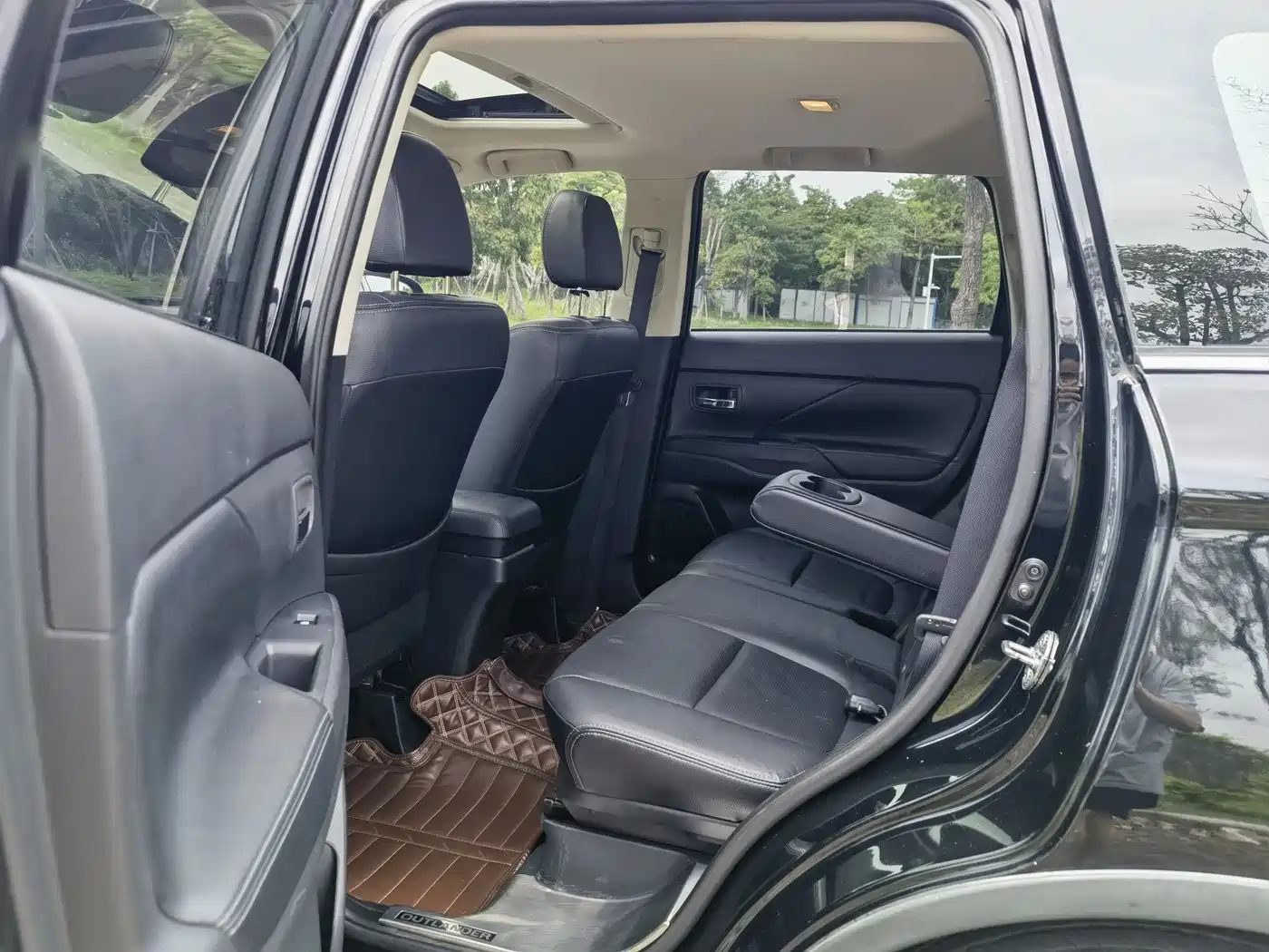 Mitsubishi Outlander 2016 2.4L 4WD Luxury Edition 7-seater фото 9