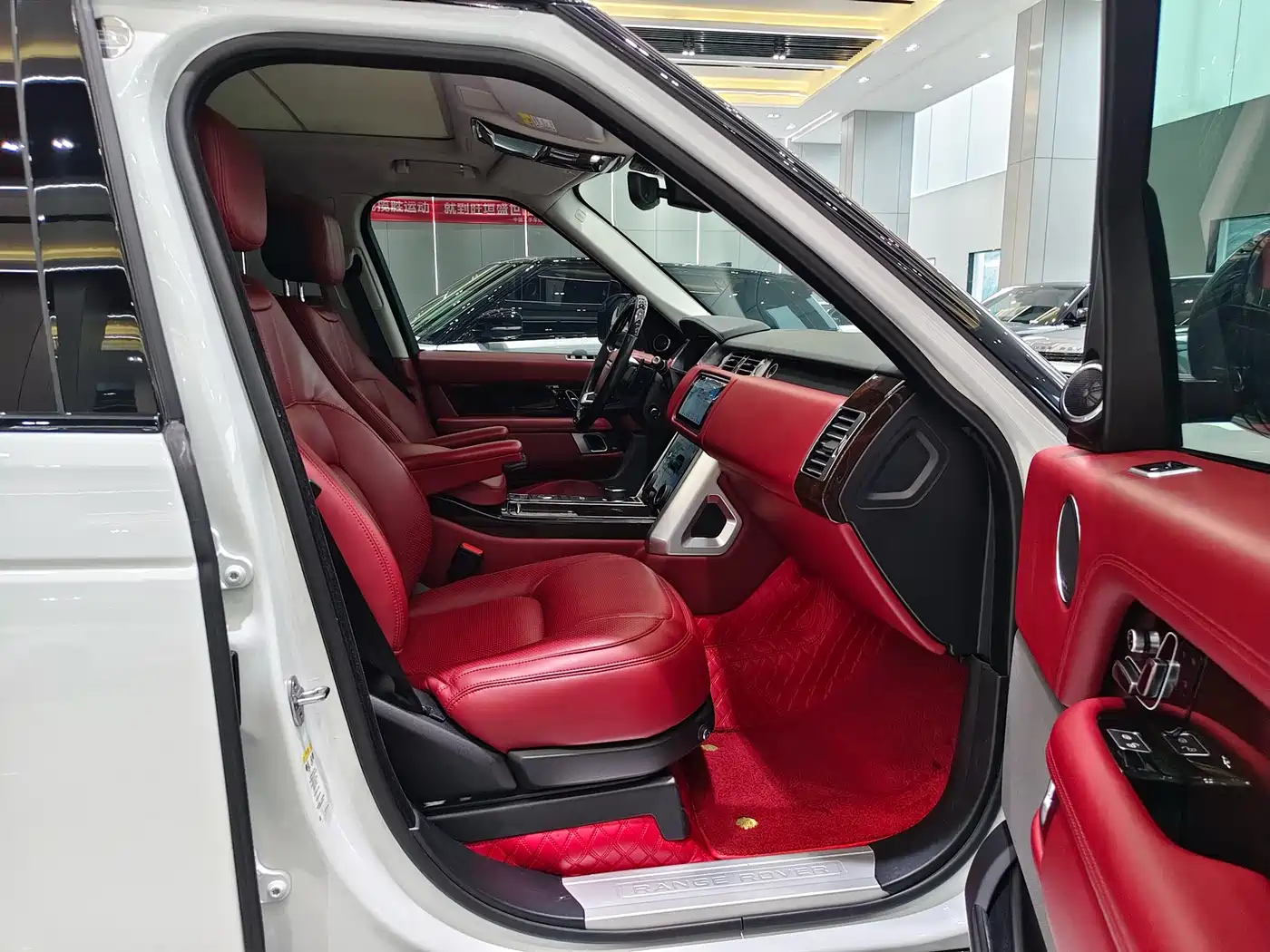 Land Rover Range Rover 2020 3.0 L6 Shengshi Edition фото 19