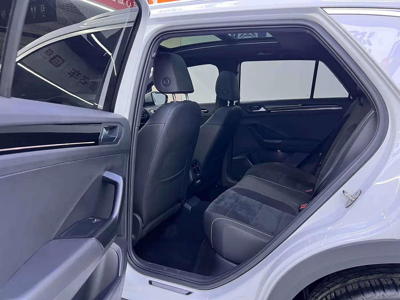 VOLKSWAGEN T ROC EXPLORING SONGS