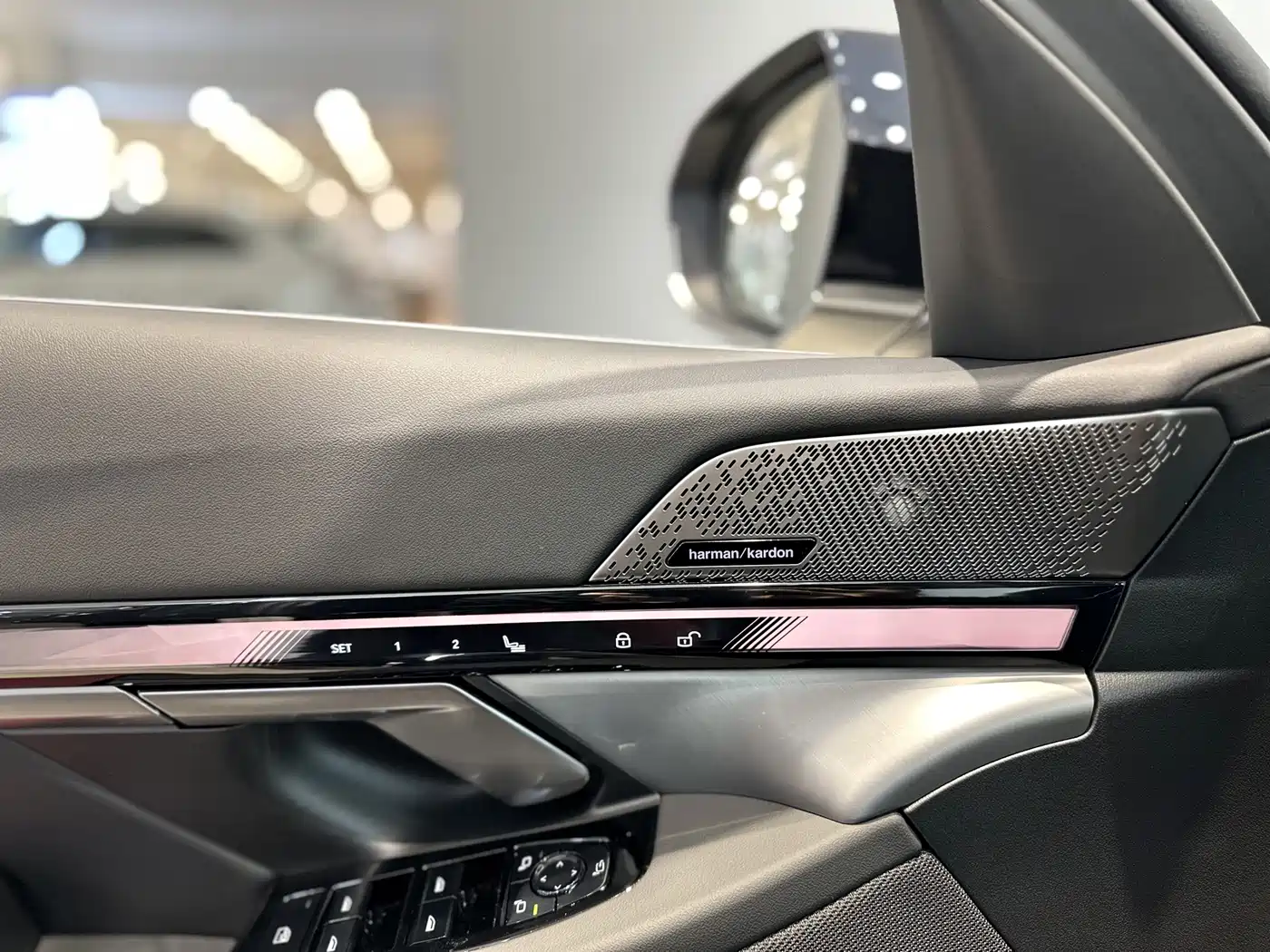 BMW 5 Series 2026 530Li Leading M Sport Package фото 11