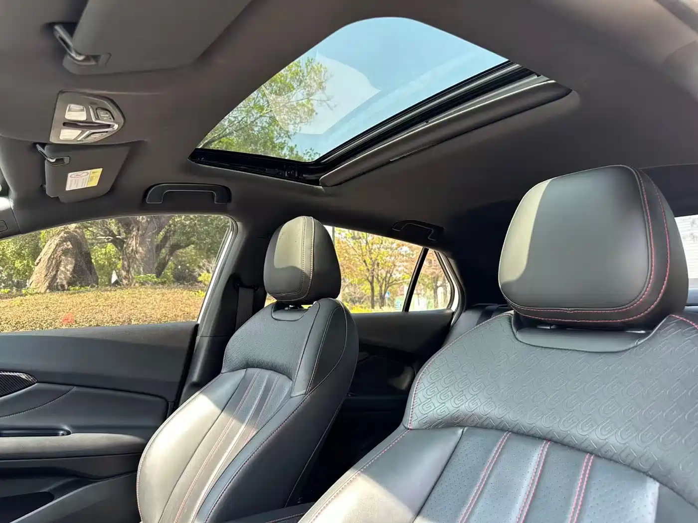 GAC Trumpchi Trumpchi Emkoo 2023 270T DCT J16 Edition фото 24