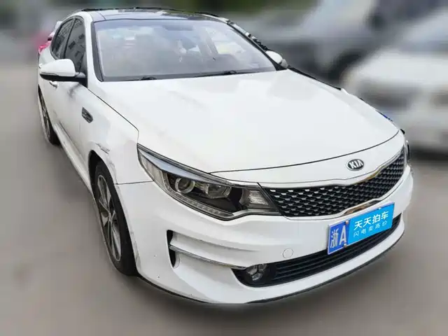 Kia K5 2016 2.0L Automatic LUX — фото 3