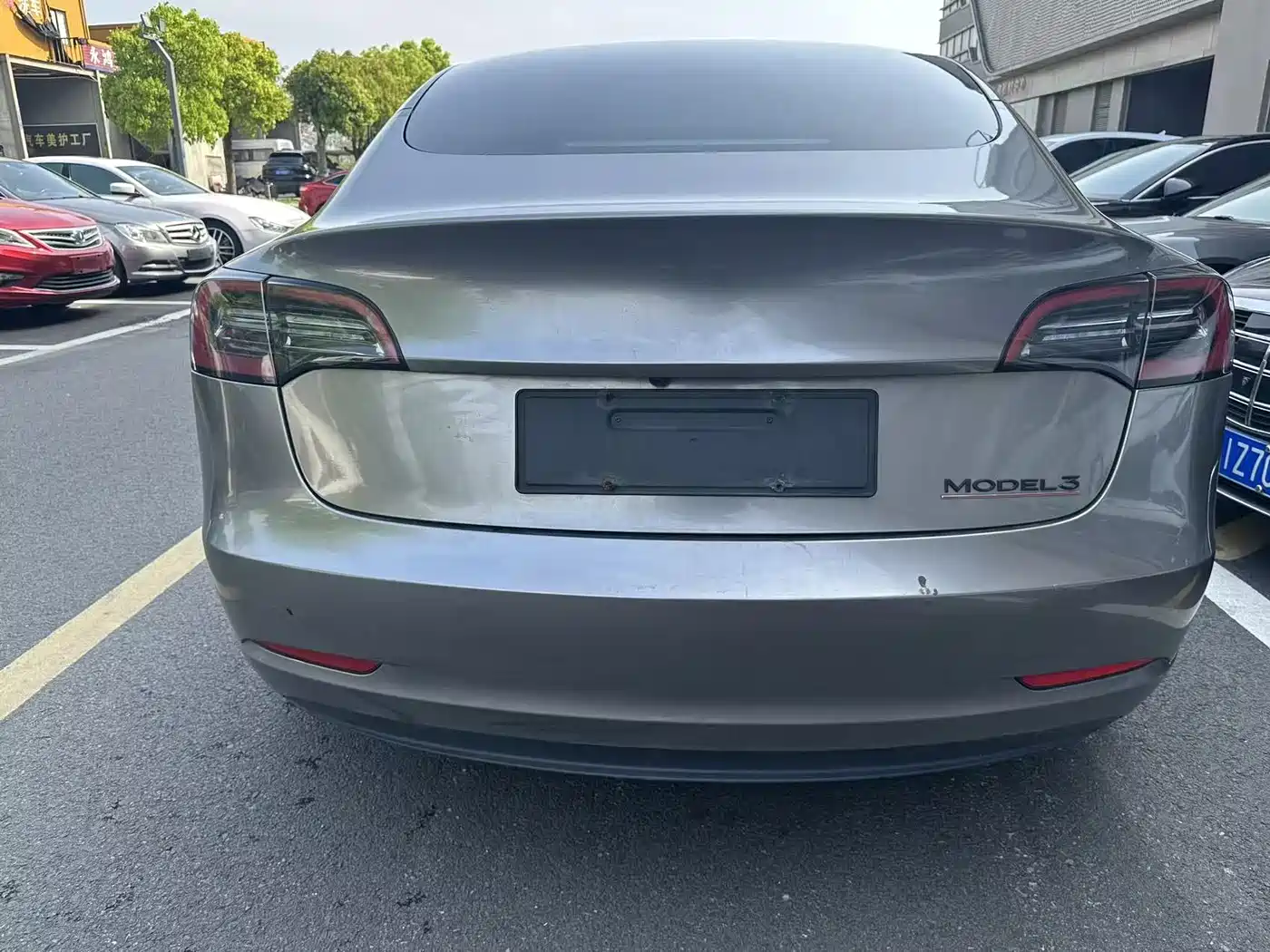 TESLA MODEL 3