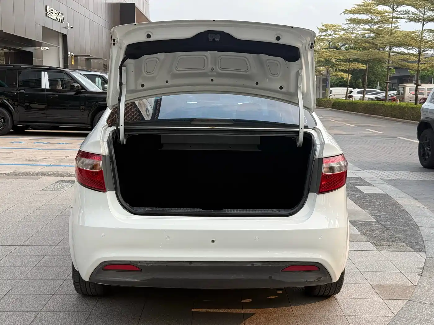 Kia K2 2012 Sedan 1.6L AT Premium Commemorative Edition фото 9