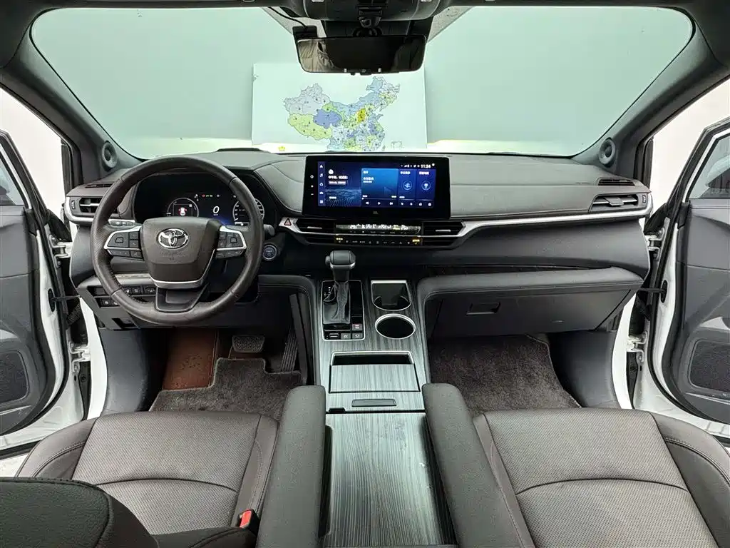 Toyota Sienna 2023 2.5L Hybrid Platinum Edition фото 9