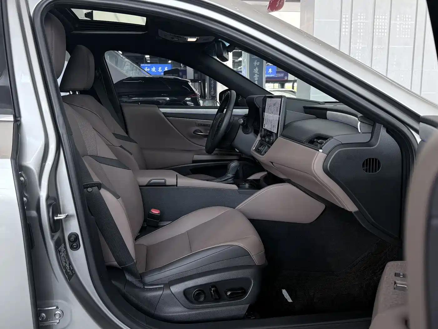 Lexus ES 2026 2025 200 Ultimate Edition