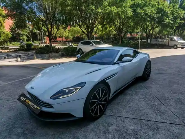 Aston Martin DB11 2019
