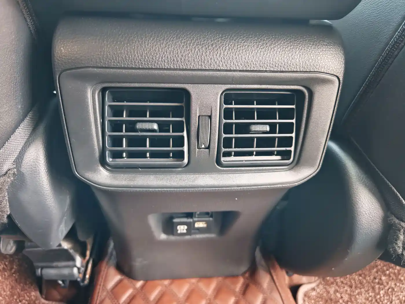 Toyota Wildlander 2021 2.0L CVT 2WD Luxury Edition фото 9