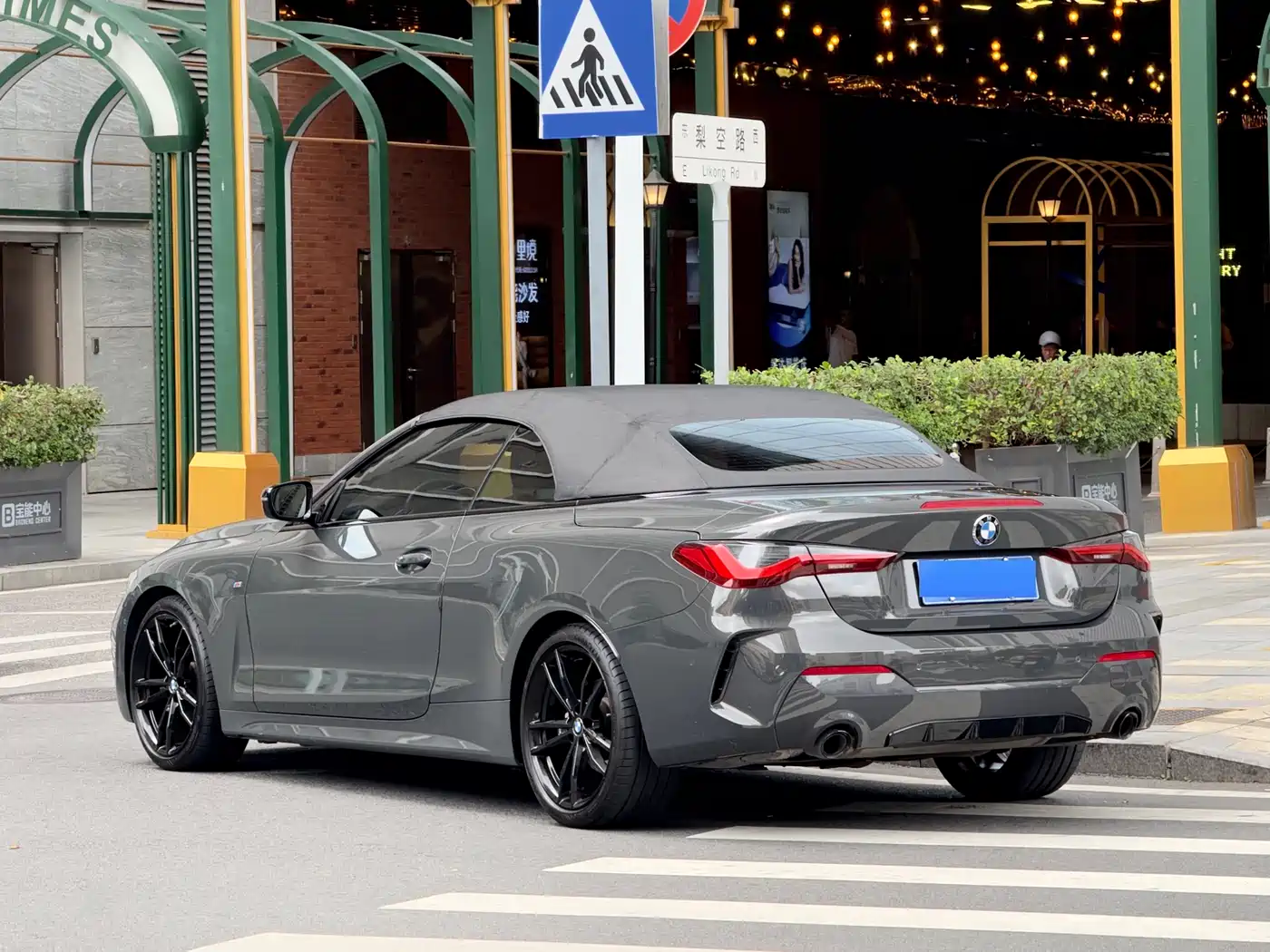 BMW 4 Series 2022 425i Convertible M Sport Shadow Night Package фото 7