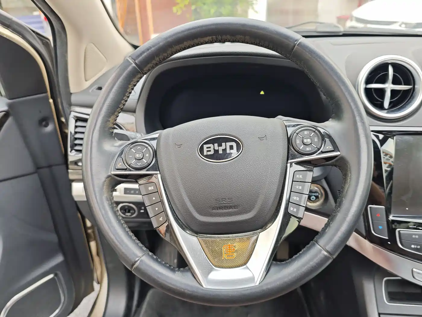 BYD Tang New Energy 2015 2.0T 4WD Flagship фото 10