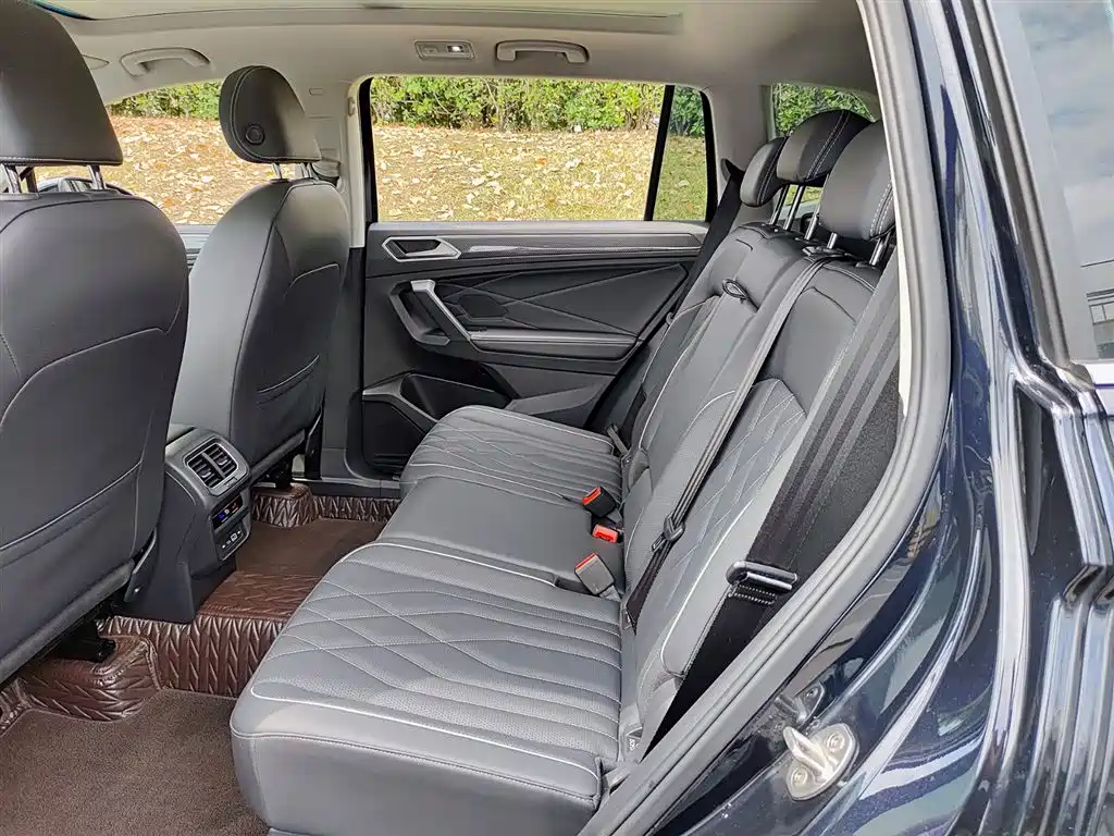 Volkswagen Tiguan L 2023 330TSI Auto 2WD R-Line Premium Edition фото 8