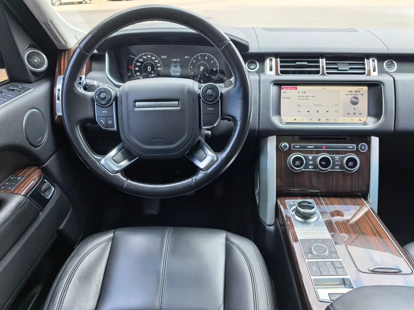 Land Rover Range Rover 2017 3.0 SC V6 Golden Age Edition фото 7