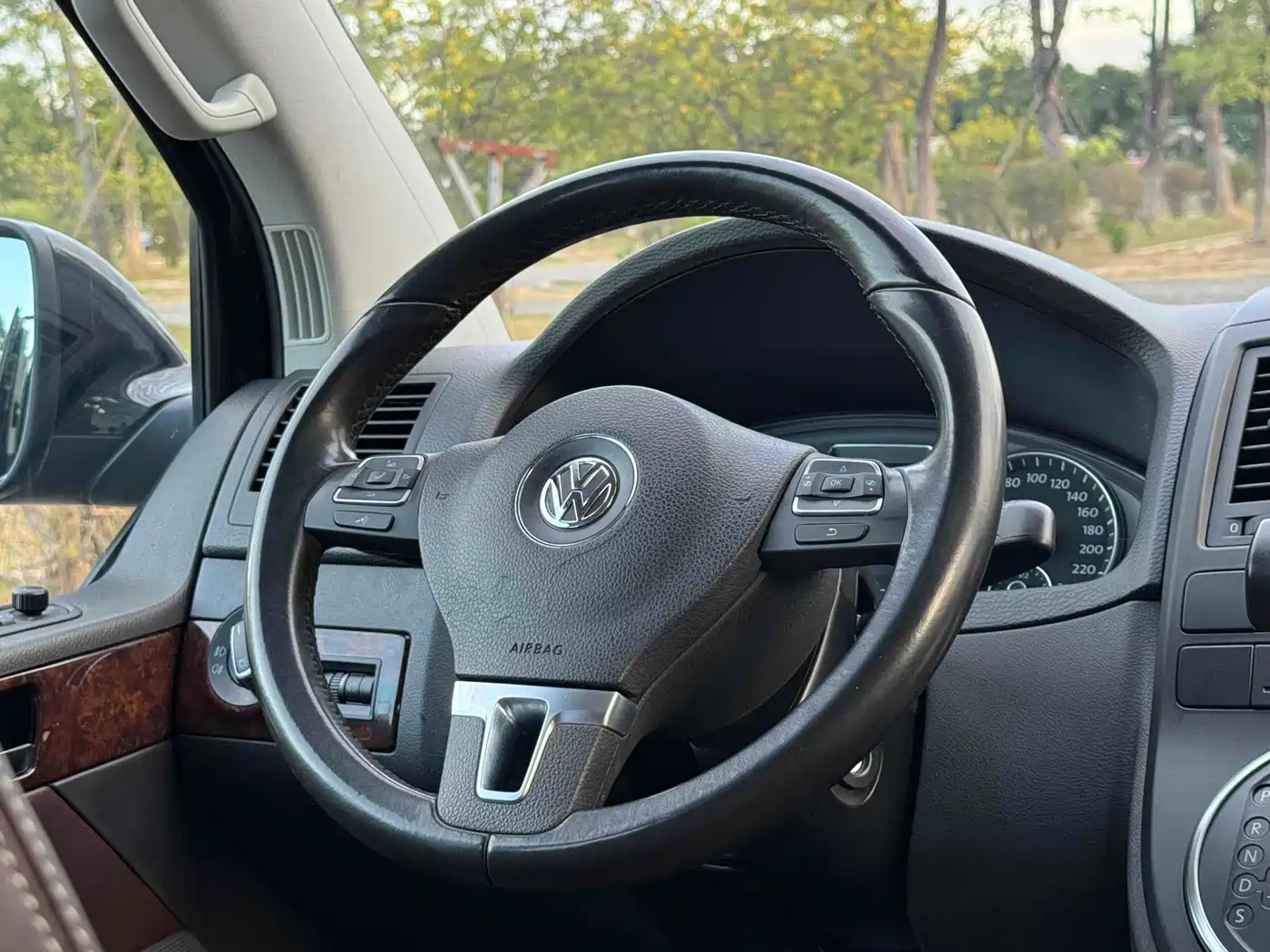 Volkswagen Multivan 2012 2.0TSI 2WD Business Edition фото 14