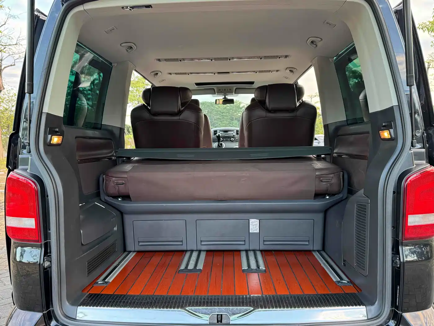 Volkswagen Multivan 2012 2.0TSI 2WD Business Edition фото 22