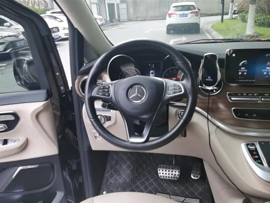 MERCEDES-BENZ V CLASS