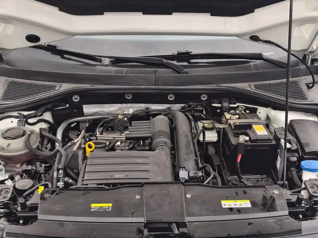 VOLKSWAGEN T ROC EXPLORING SONGS