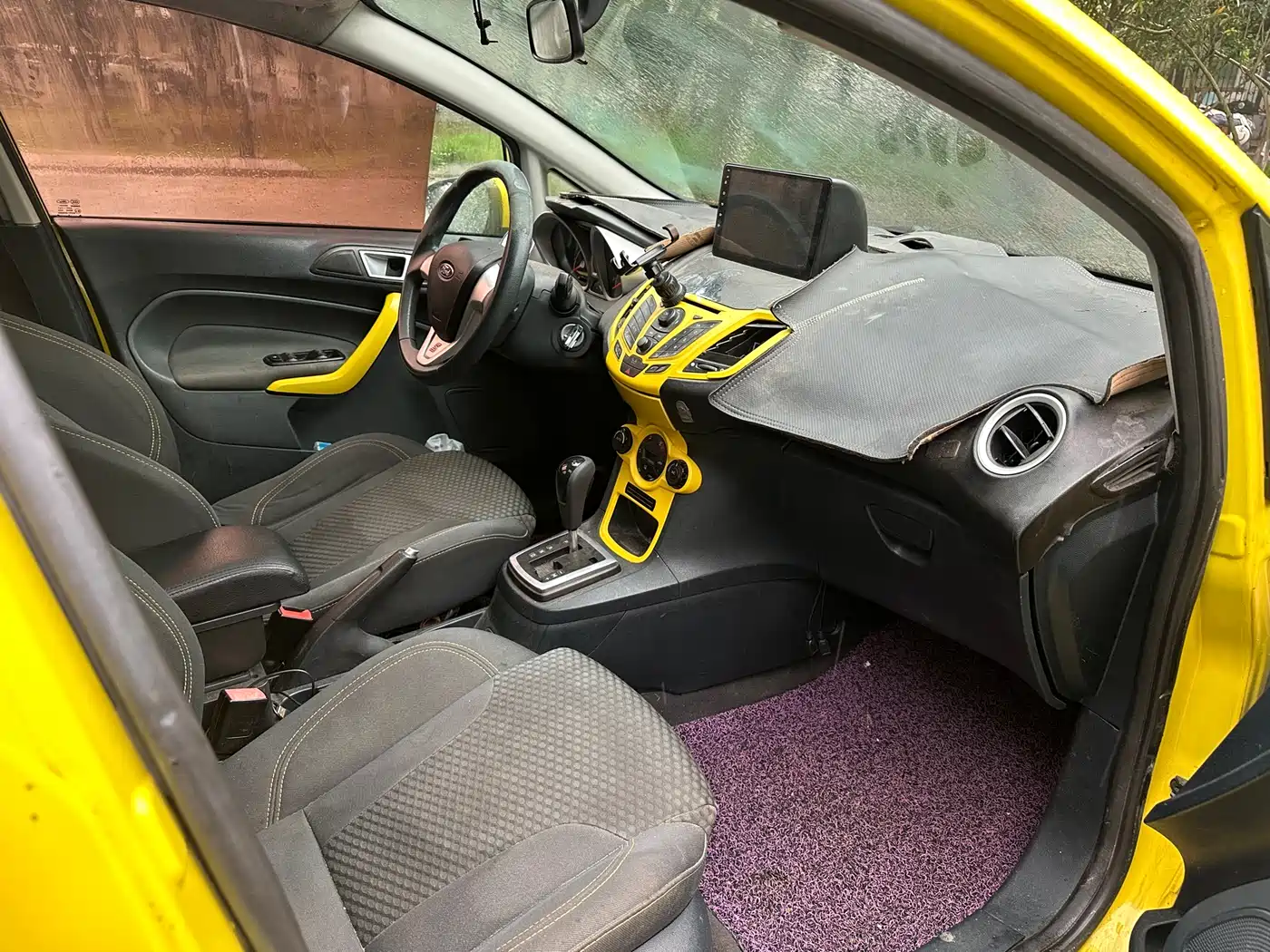 Фото 16 - Ford Fiesta