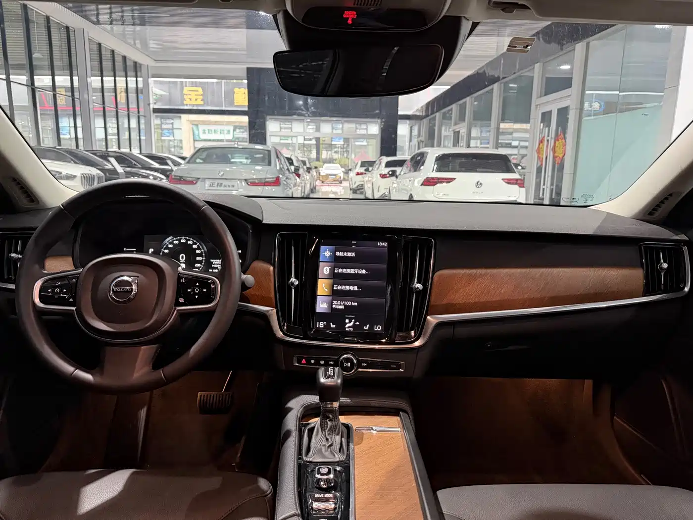 Фото 8 - Volvo S90