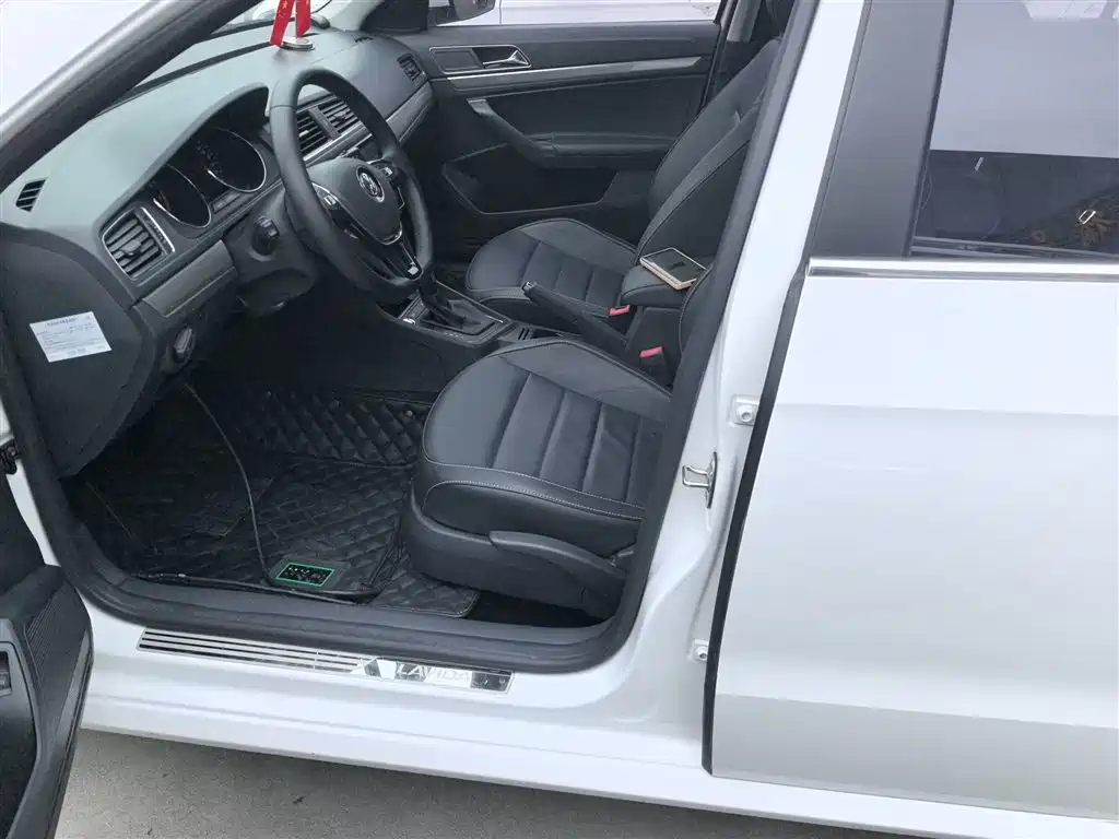 Volkswagen Lavida 2017 1.6L Automatic Comfort Edition фото 15