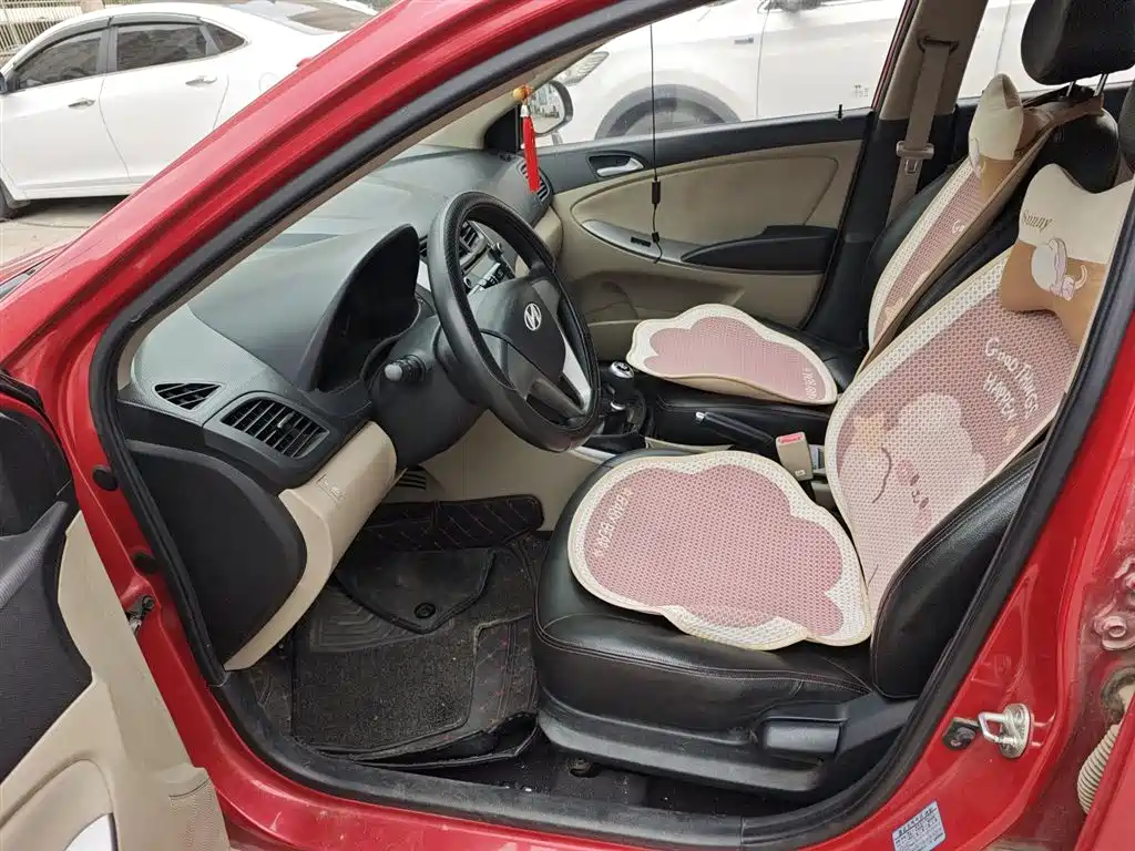 Hyundai Verna 2014 1.4L Manual Smart GLS фото 15