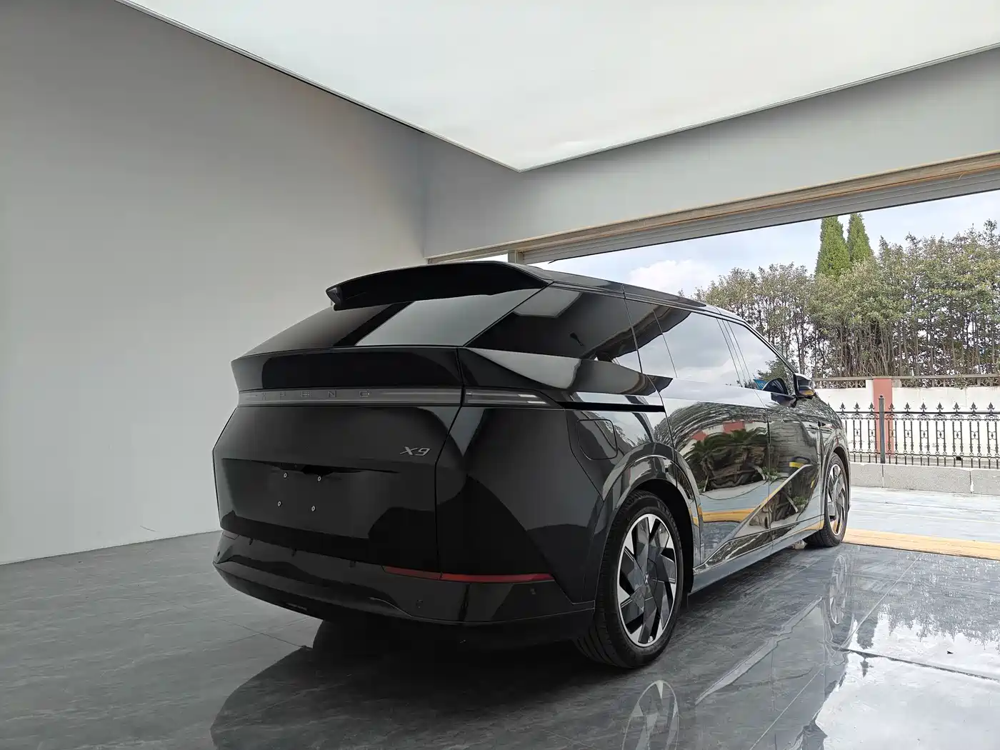 XIAOPENG X9