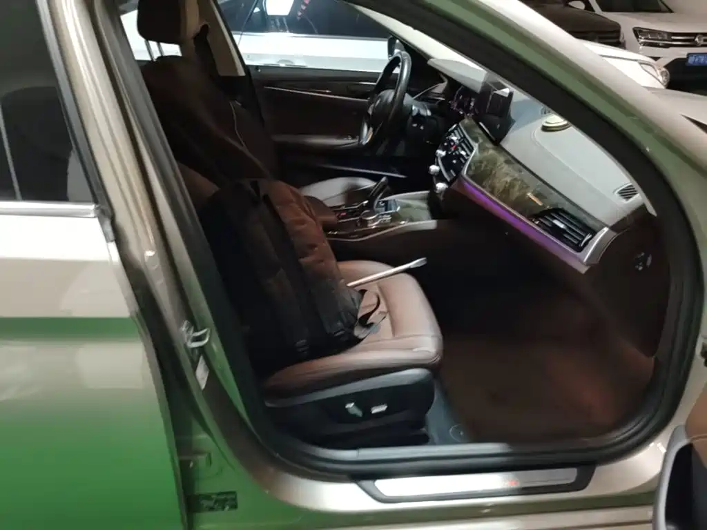 Photo 16 - BMW 5 Series