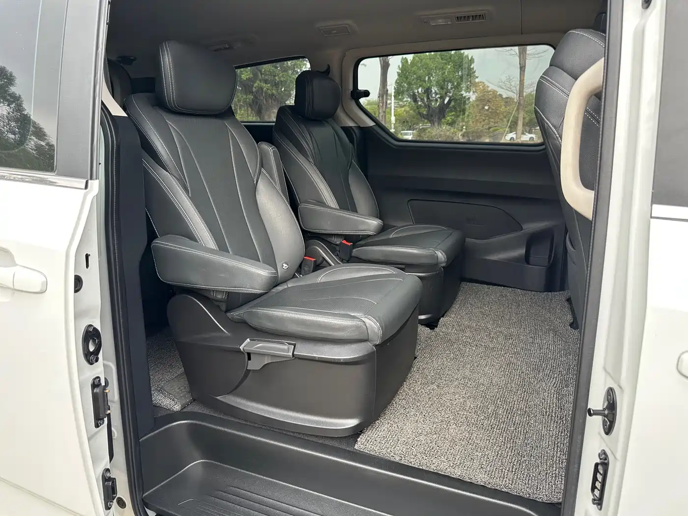SAIC Maxus Maxus G20 2023 ES 2.0T Gasoline Automatic Premium Edition фото 15