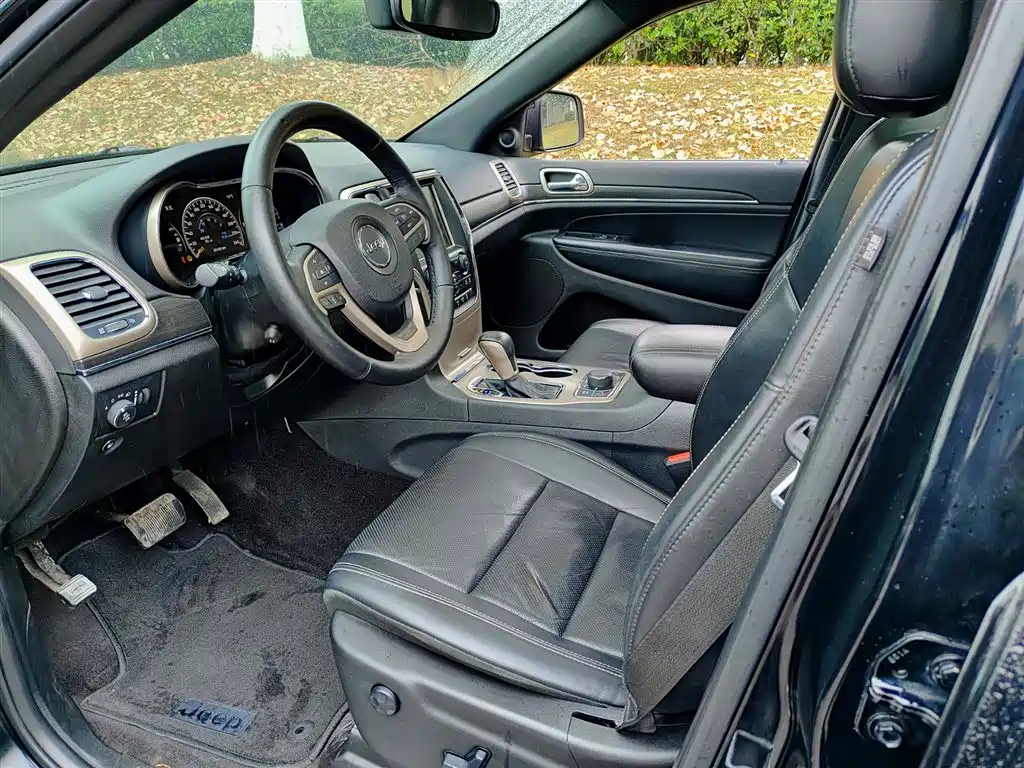JEEP GRAND CHEROKEE