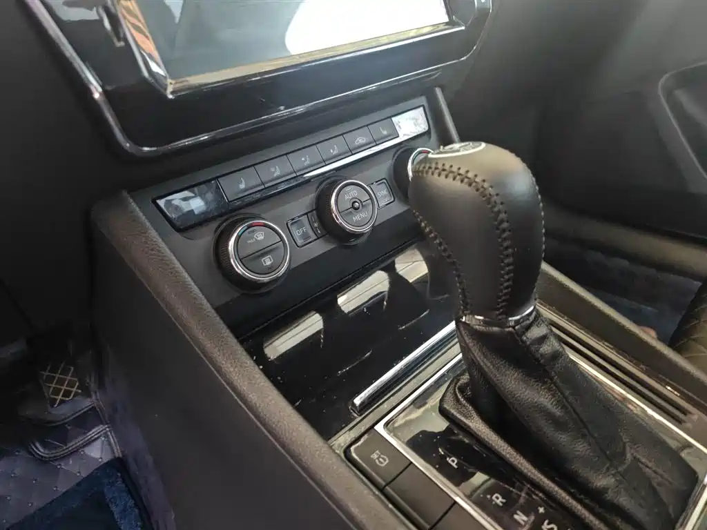 Škoda Superb 2018 TSI330 DSG Comfort Edition China V фото 10