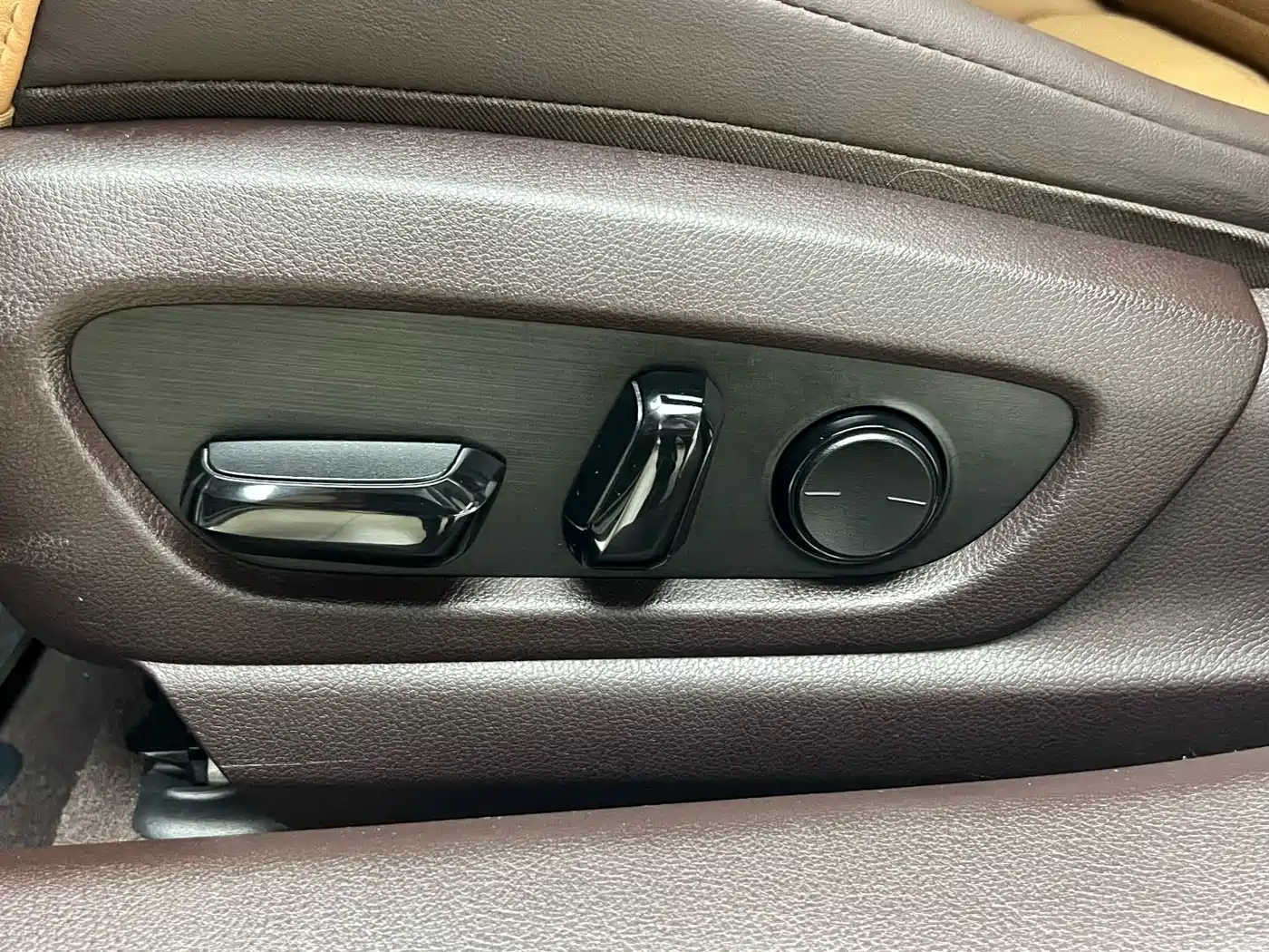 Фото 19 - Lexus ES
