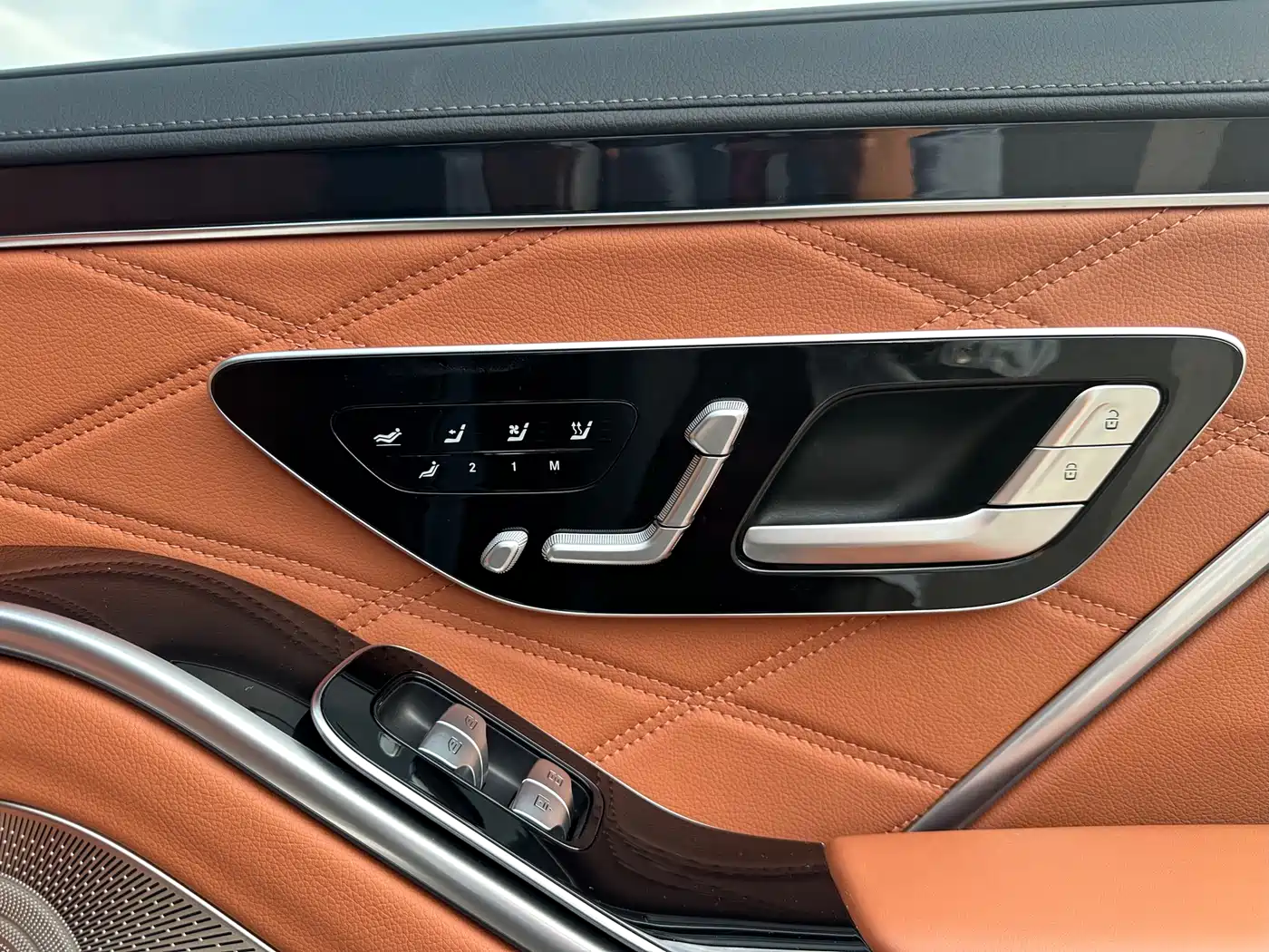 Mercedes-Benz Maybach S-Class 2025 Model S 480 4MATIC фото 12