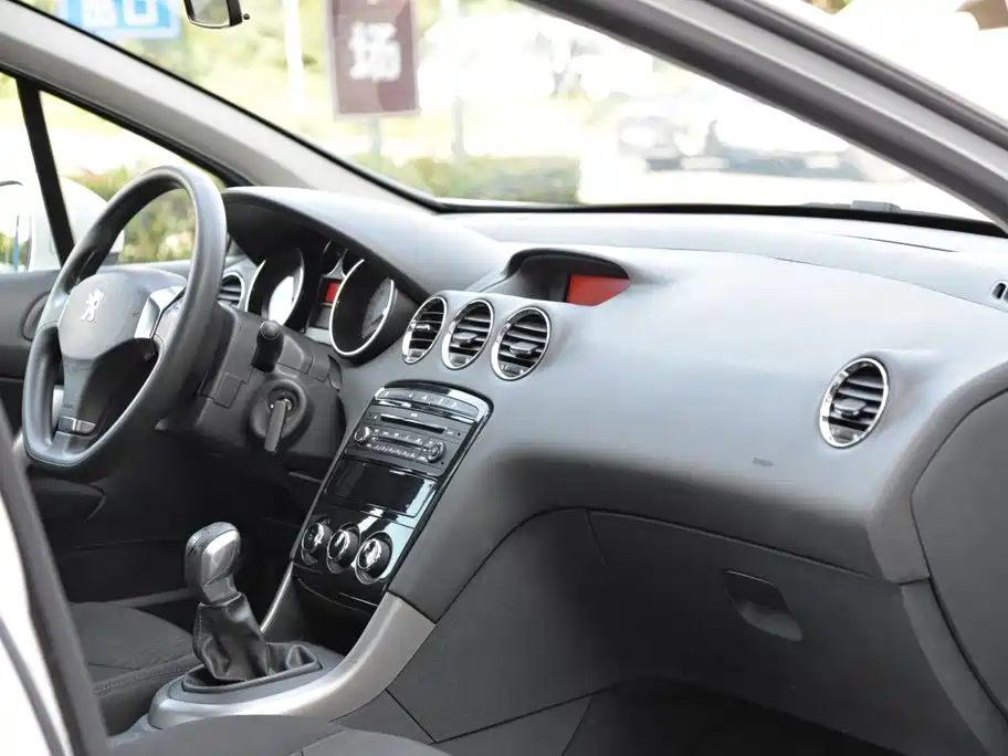 Peugeot 408 2013 2013 2.0L Manual Comfort Edition
