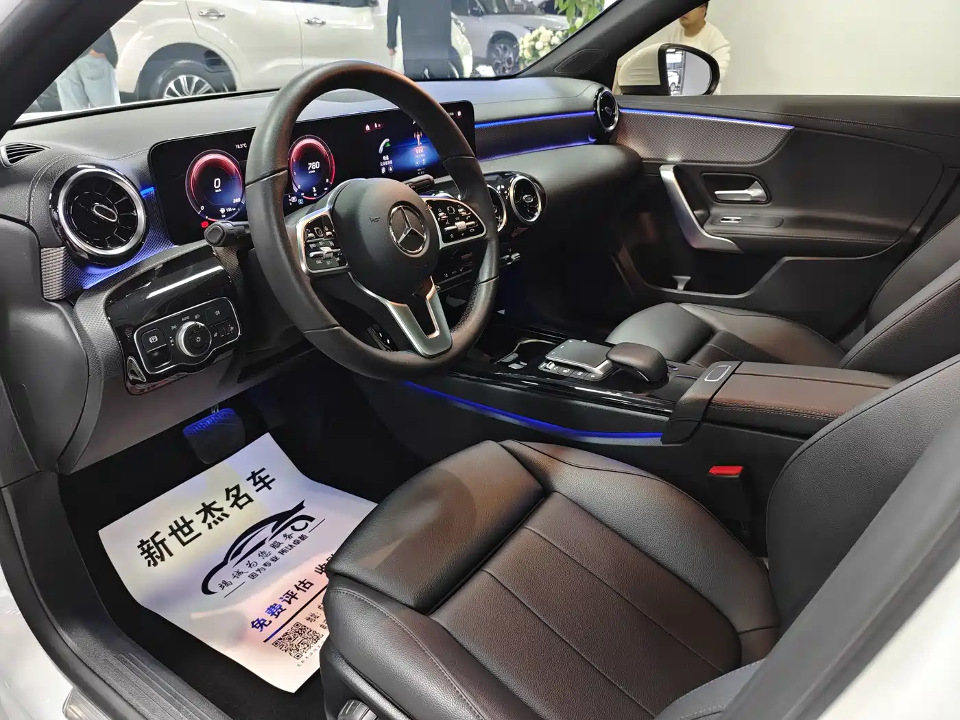 Mercedes-Benz A-Class 2021 A 180 L Sports Sedan фото 4
