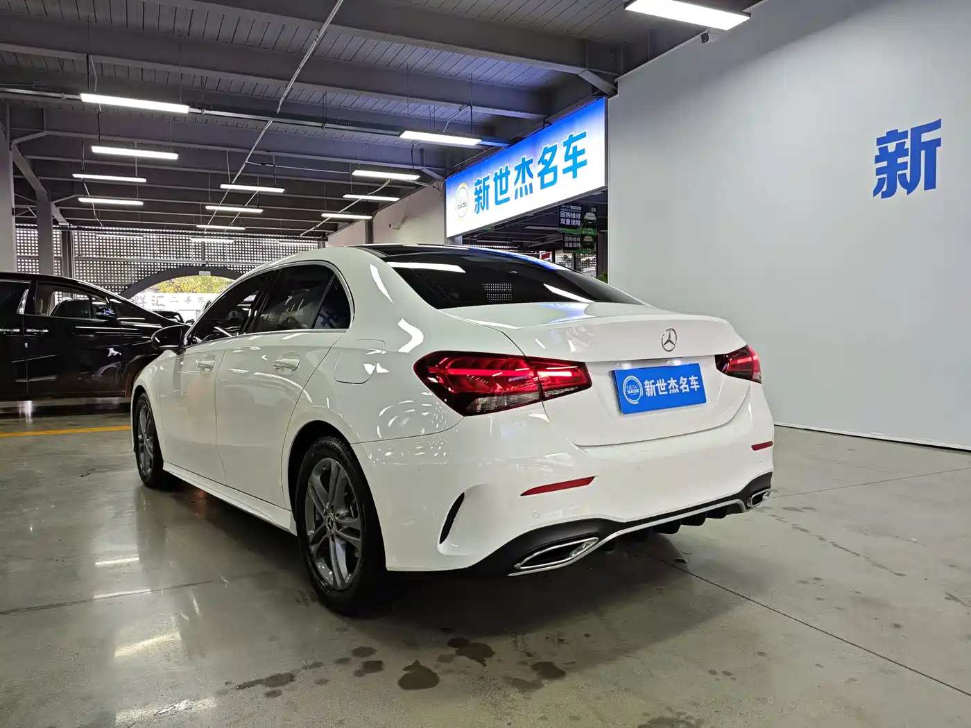 Mercedes-Benz A-Class 2021 A 180 L Sports Sedan фото 16
