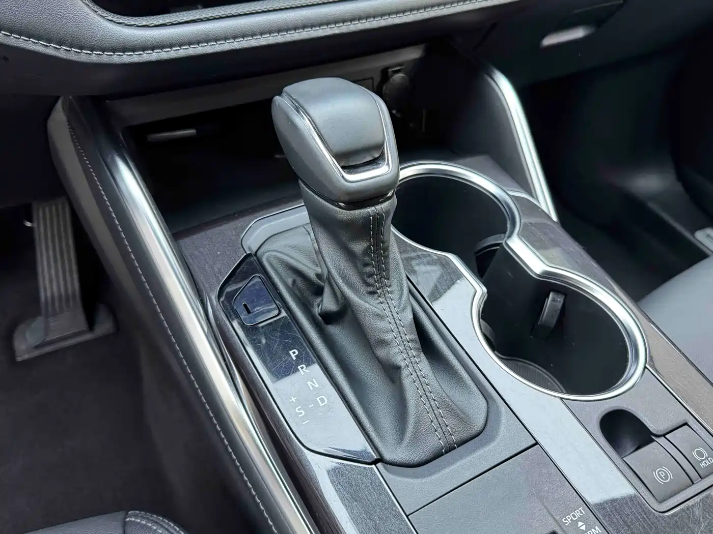 Toyota Crown Kluger 2021 2.5L HEV 4WD Premium фото 10