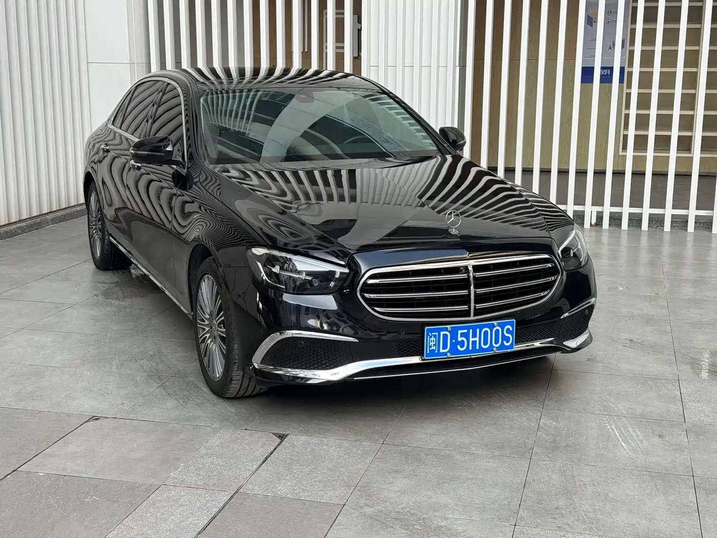 Mercedes-Benz E-Class 2022 E 300 L Fashion фото 3