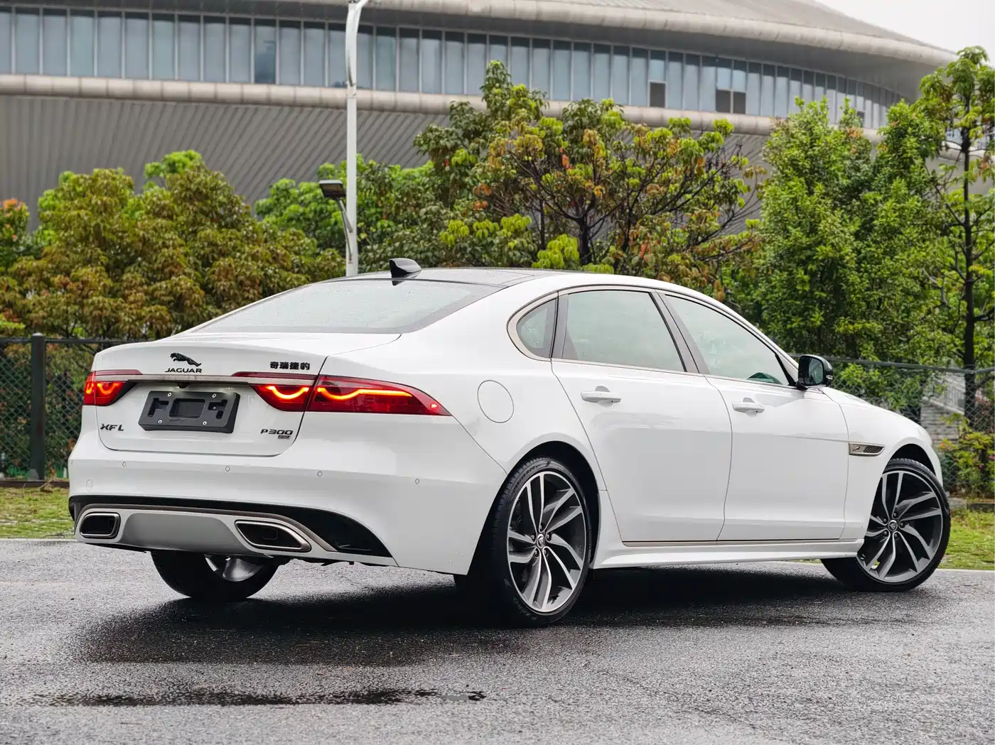 Jaguar XFL 2024 2.0T P300 AWD Flagship Sport Gilded Edition фото 5