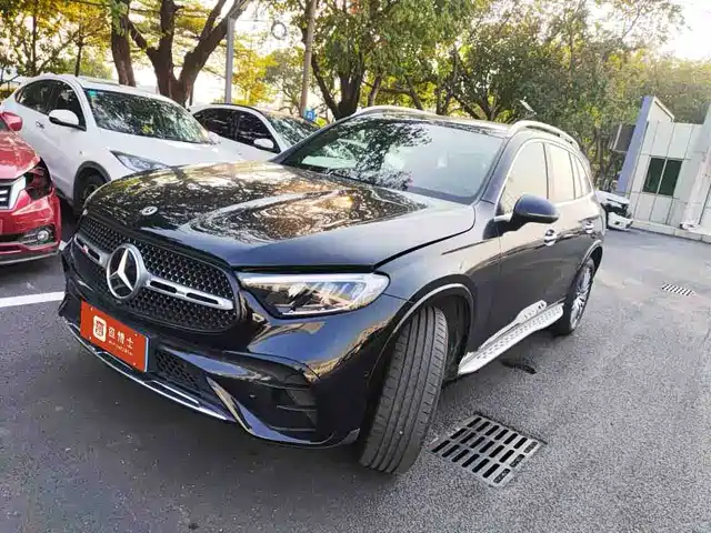 MERCEDES-BENZ GLC