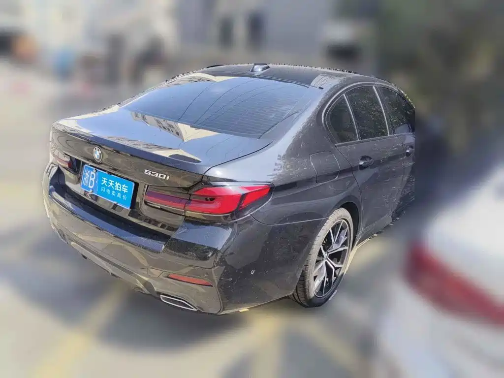 Photo 5 - BMW 5 Series (Import)