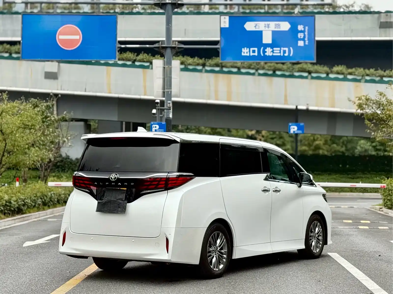 Фото 8 - Toyota Alphard