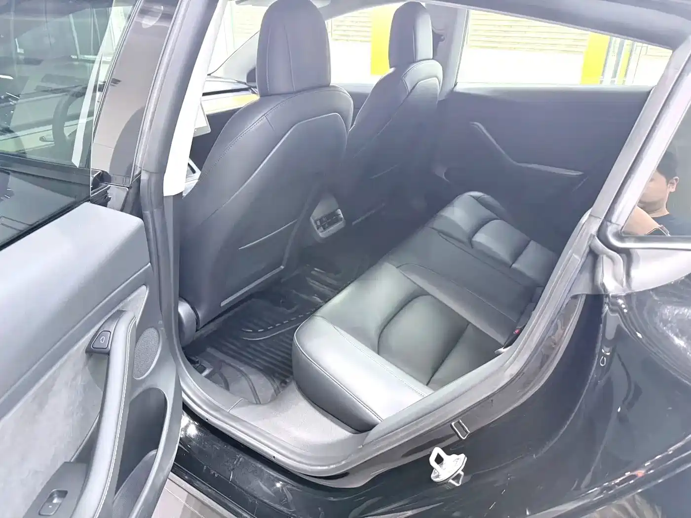 Фото 4 - Tesla Model 3