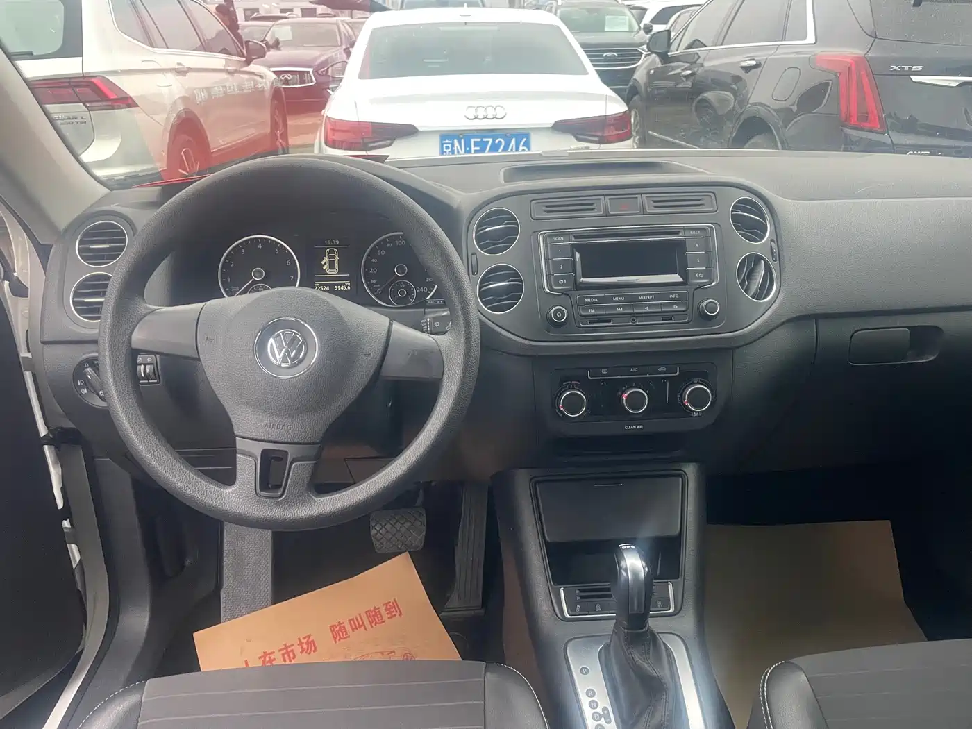 VOLKSWAGEN TIGUAN