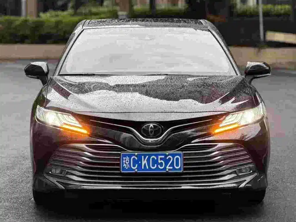 Фото 1 - Toyota Camry